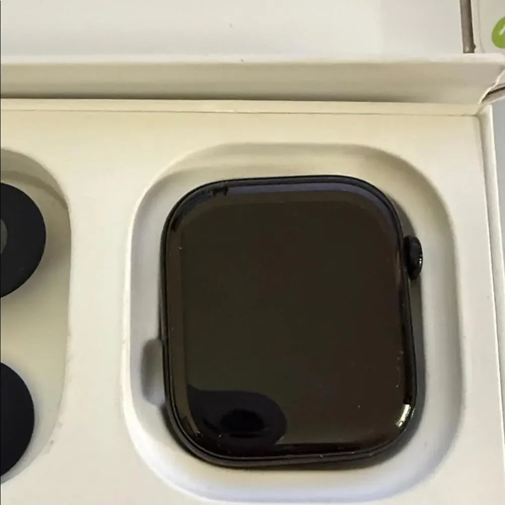 Watch Series 11 46mm - Jet‎ Black Aluminum Case Black Sport Band M/L - 64.0GB